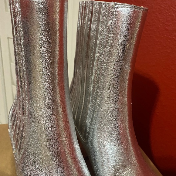 URBAN OUTFITTERS Silver Metallic AVA Square Toe Platform Chelsea Ankle Boots 7 - Picture 3 of 16